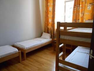 Хостелы Panoramic Hostel Хуст Спальное место на двухъярусной кровати в общем номере для мужчин и женщин-2