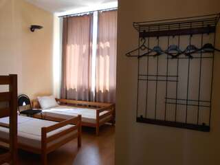 Хостелы Panoramic Hostel Хуст Спальное место на двухъярусной кровати в общем номере для мужчин и женщин-3