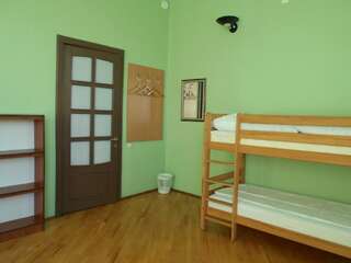 Хостелы Panoramic Hostel Хуст Спальное место на двухъярусной кровати в общем номере для мужчин и женщин-5